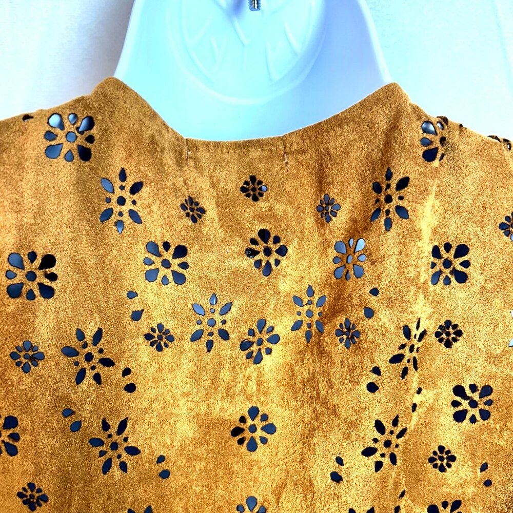 Sleeveless Suede Fringe Boho Vest  Flower Cutout Design  Belle Tweed  XL Brown - Picture 10 of 11